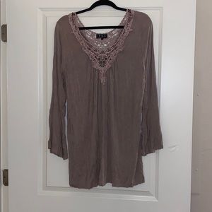 Long bell sleeved shirt